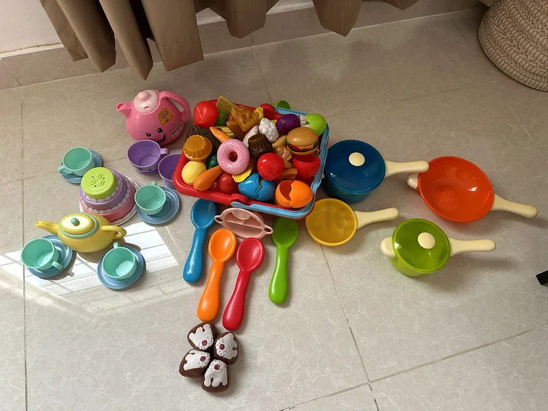 Early Learning kitchen and toys63194601593346111