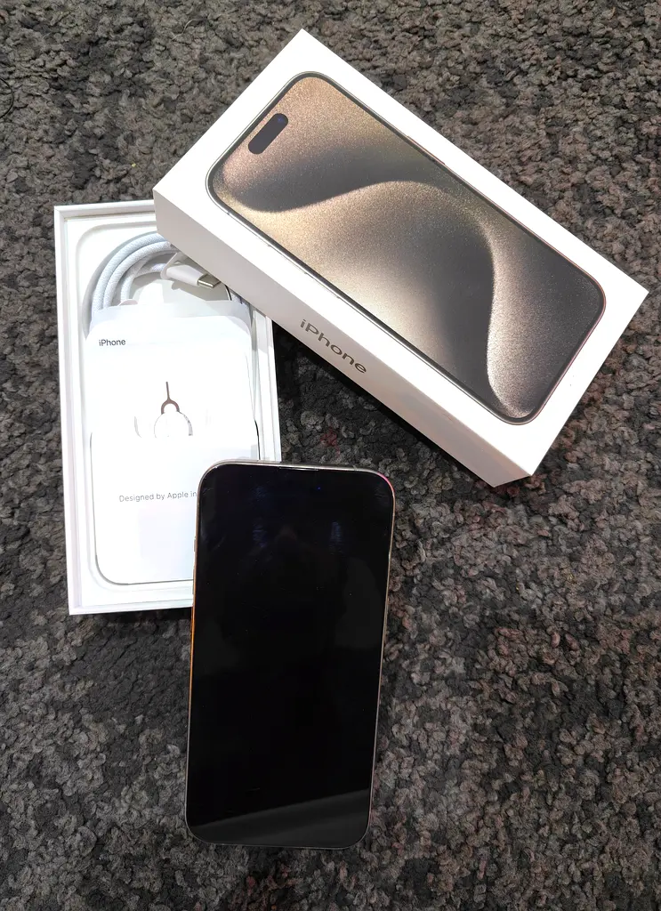 آيفون 15 برو 256 مع خدمة Apple Care