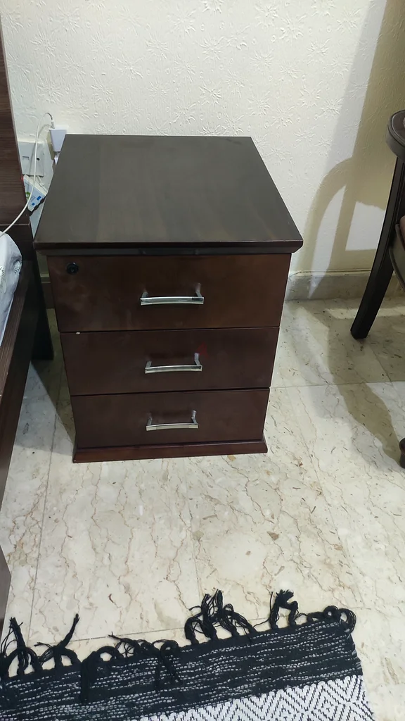 Bed side table63179386673282111