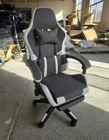 Gaming Chair with footrest