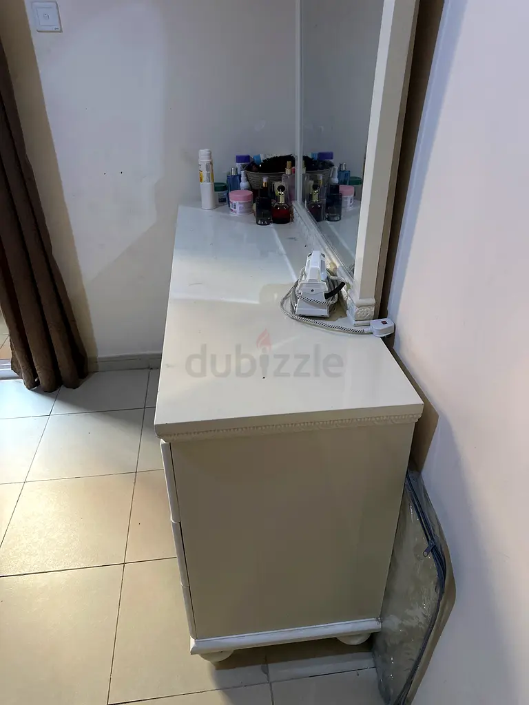 Dressing table63219339404419112
