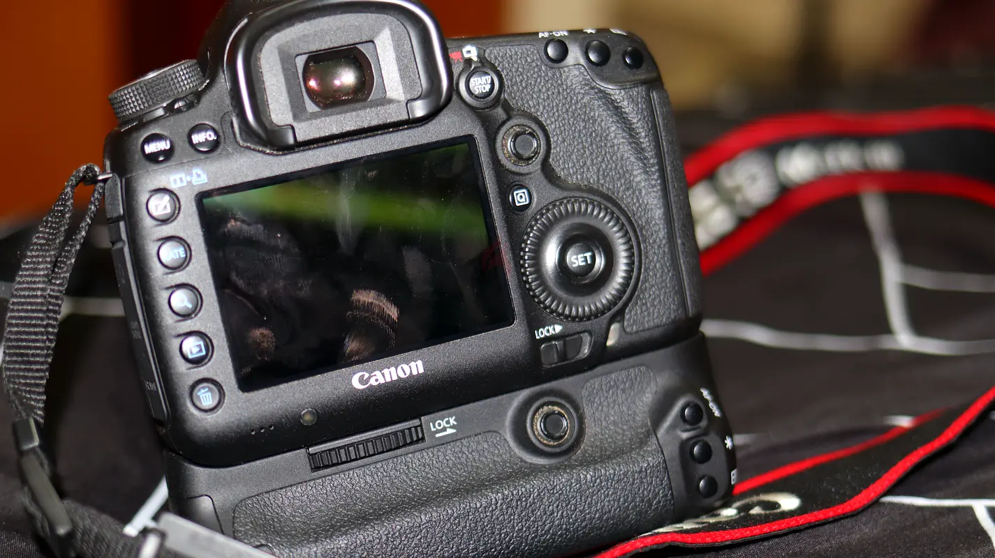 CANON EOS 5D Mark III Camera63233637041026113