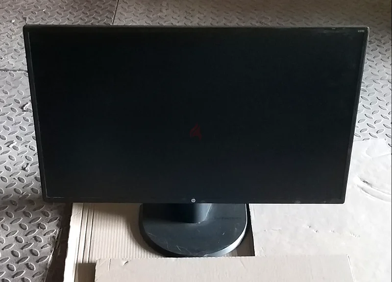 شاشة إتش بي مقاس 27 بوصة بدقة إف إتش دي مع إضاءة خلفية ليد، بدون إطار تقريبًا، مع حامل هيدروليكي وميناء إتش دي إم آي، الموديل رقم V27063256598713090110