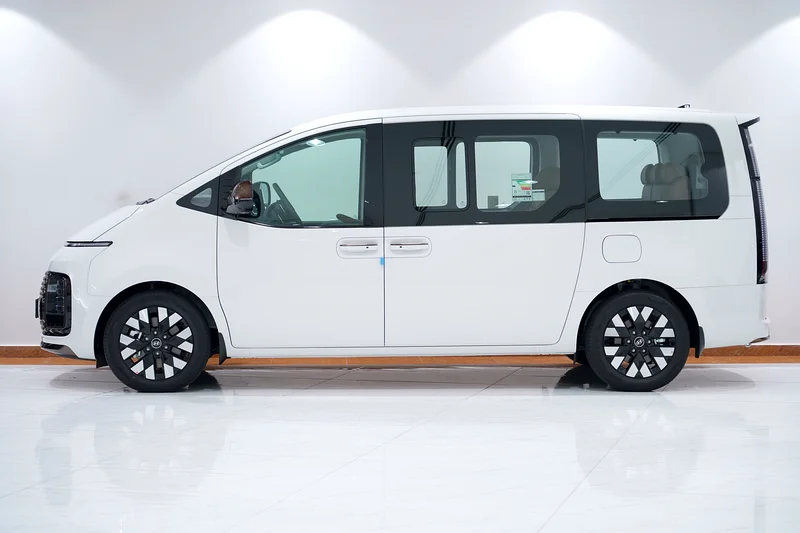 Brand New 2025 Hyundai Staria 3.5L V6 Luxury | 7-Seater MPV | AED 209,00063169913550210112