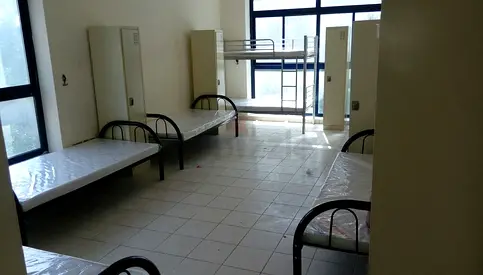 VERY GOOD FURNISH BED SPACE WITH  2 WASHROOM AND ALL SINGLE BED IN DIP 2 NEAR BUS STOP.