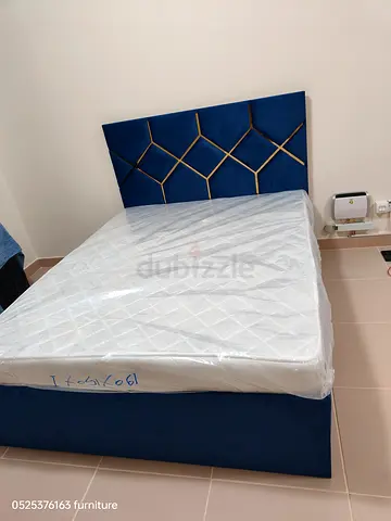 Queen Bed Selling wooden