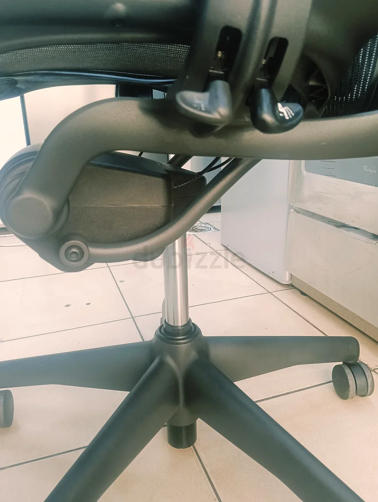 Herman Miller Aeron chair63219348815106111