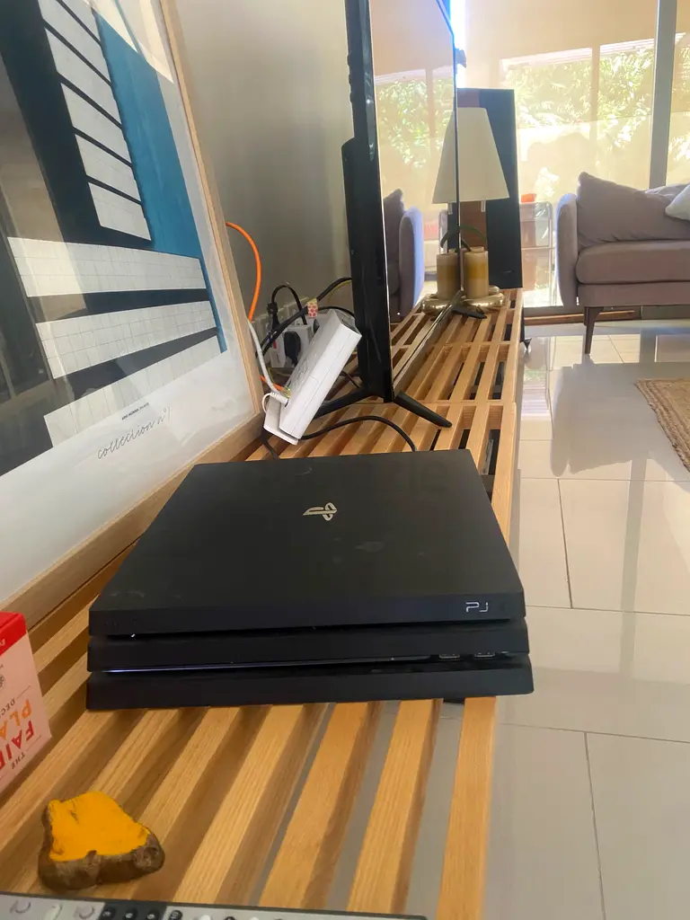 بلاي ستيشن 4 برو مع وحدة التحكم63230191547779110