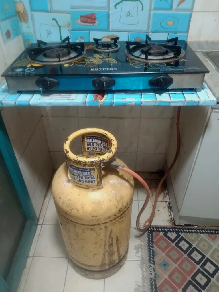 Cooking gas with stove available