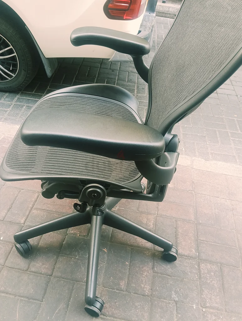 Herman Miller Aeron chair63219348815106113