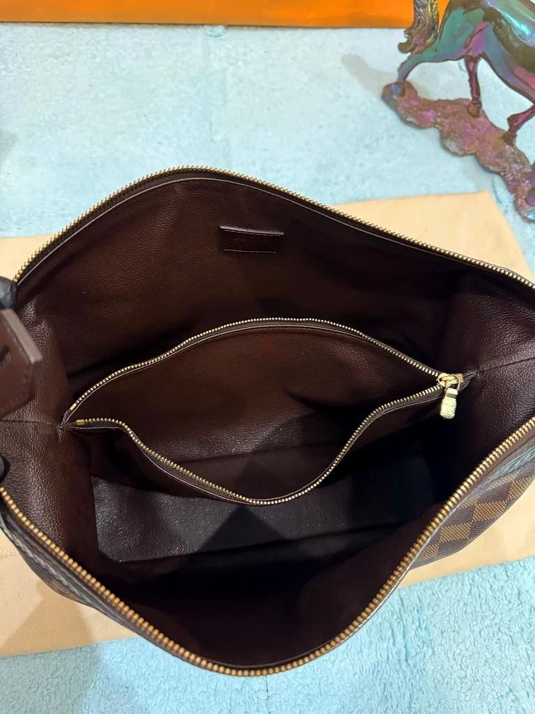 Louis Vuitton Pouch63237615395715111