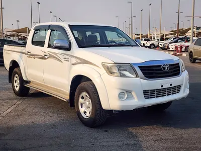 TOYOTA HILUX DOUBLE CABIN 4X4 2015
