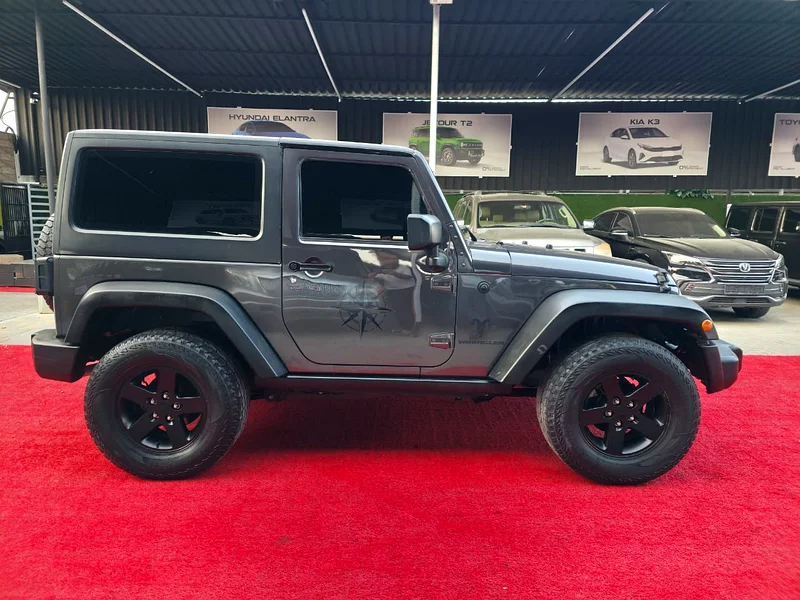 Jeep Wrangler Sport  
Model: 2017  
Mileage: 144,000 km  
Price: 59,000 AED  
V6 / 3.6L  
Side steps, 2.5-inch lift63152288452226113