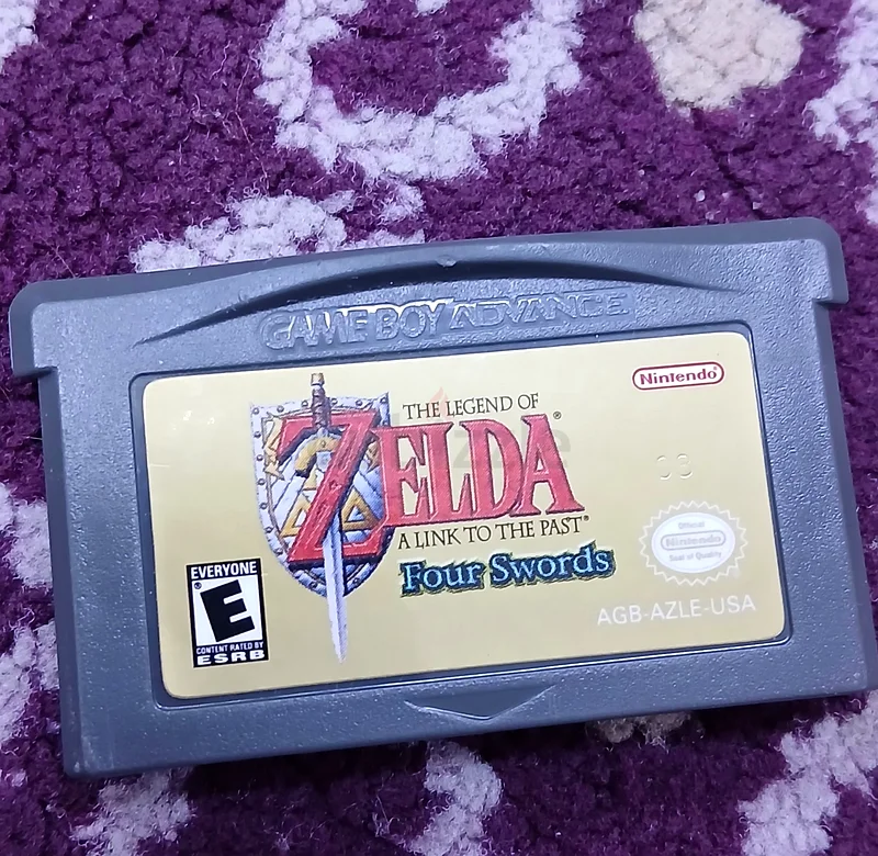Nintendo Game Boy in good condition with the game Legend of Zelda: A Link to the Past/Four Swords63230710099969112
