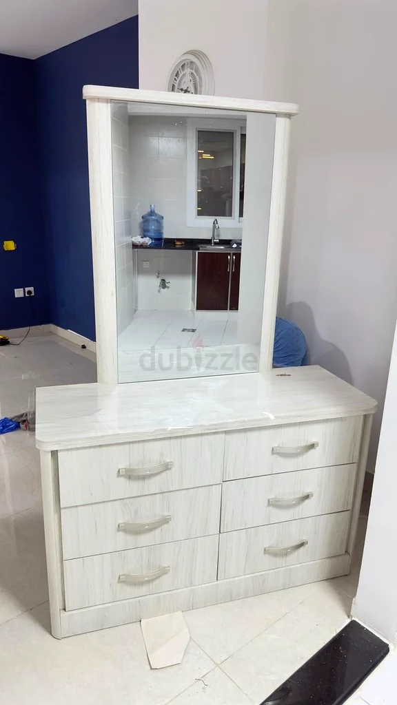 طاولة تزيين هوم بوكس مع مرآة و6 أدراج63219339452801110