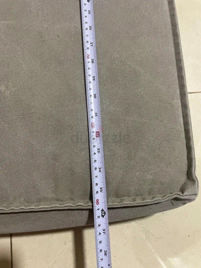 كلب ينام على فراش63233130764802112