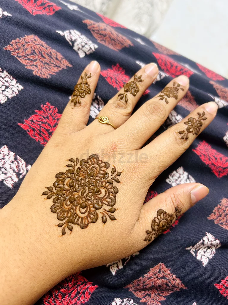 Henna service at your homes63188188750209113