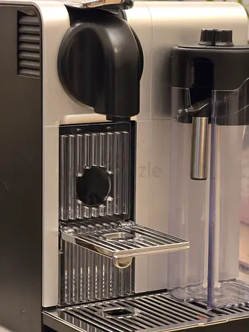 Nespresso DeLonghi Latissima Pro Espresso Machine for Sale