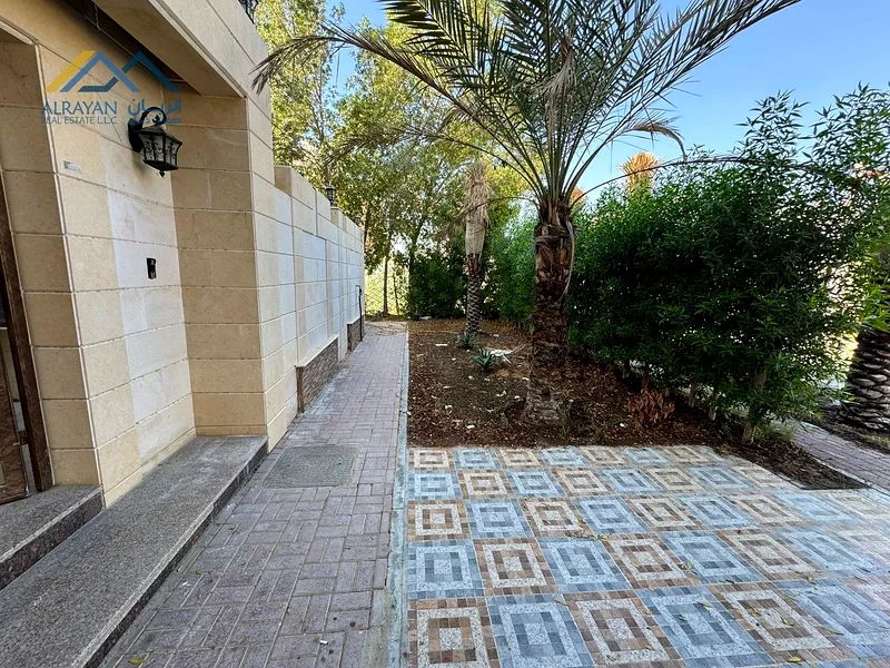 Live in comfort and luxury in a luxurious villa with a games room, a large swimming pool, an elevator, and fully furnished, ready for occupancy.62868796932355114