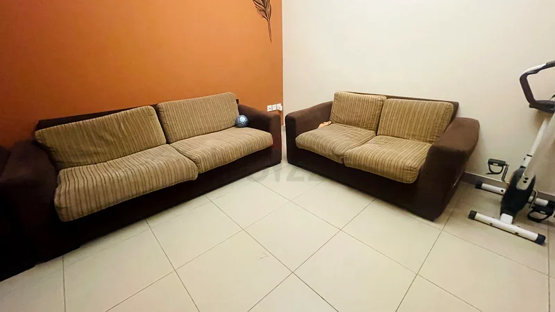 سرير أطفال مع ماتراز، طاولة دراسة وأريكة63218812218881113