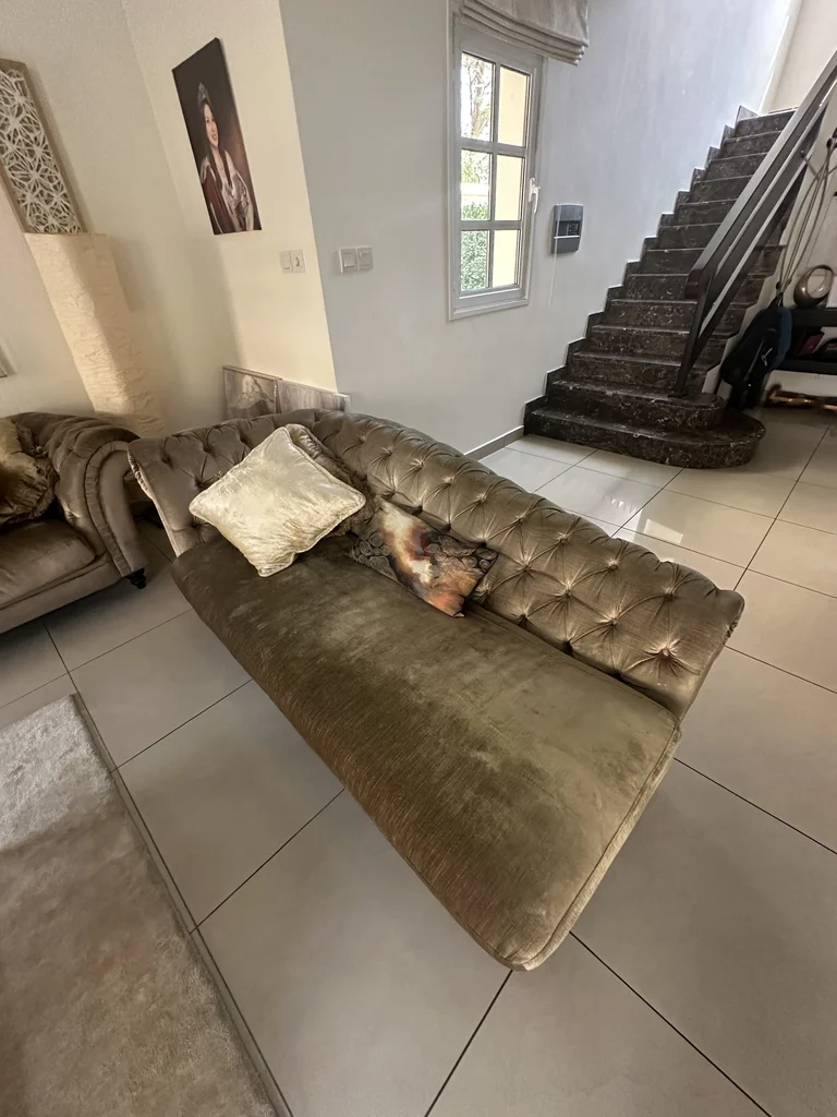 غرفة معيشة THE ONE معروضة للبيع62864708174978112