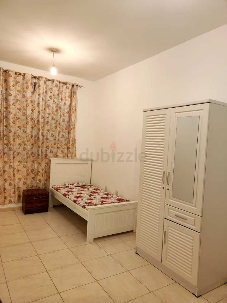 غرفة مفروشة متاحة للرجال العزاب من ذوي المناصب الإدارية63314360490753111