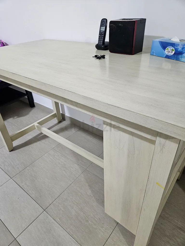 طاولة البار63178438093825112