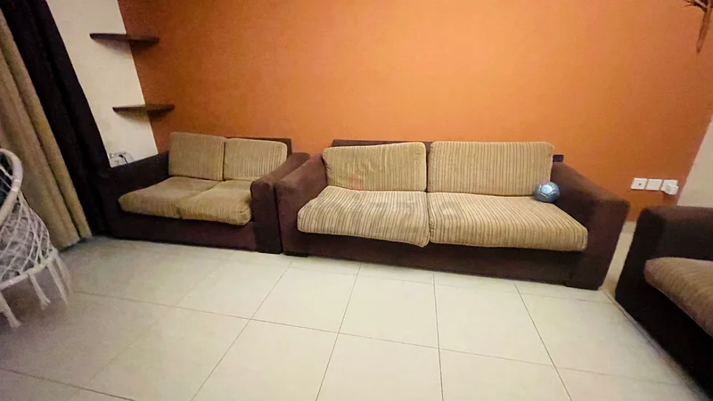 سرير أطفال مع ماتراز، طاولة دراسة وأريكة63218812218881112