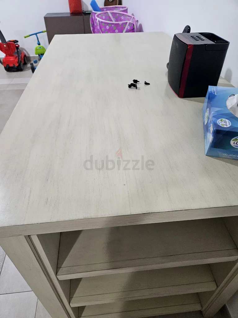 طاولة البار63178438104962111