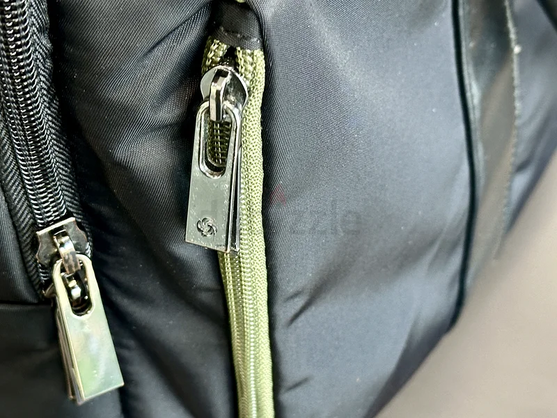 حقيبة سفر أنيقة باللون الأسود632396060235541126