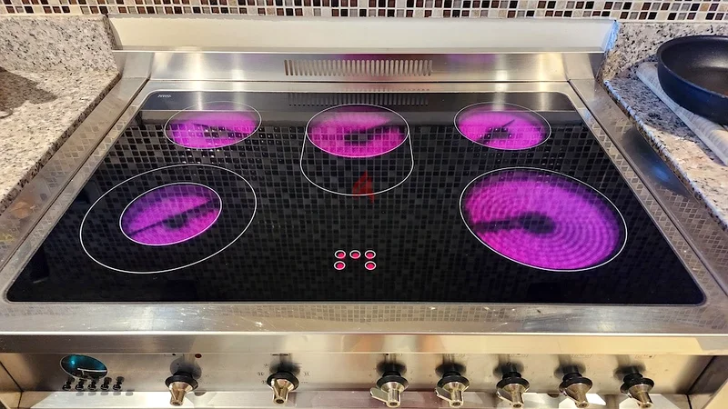 موقد كهربائي سيراميك SMEG بـ 5 عيون، 90 سم63170851623426111