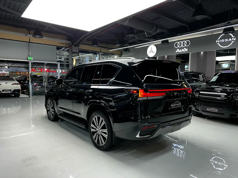 Lexus LX600 signature,63149580378371112
