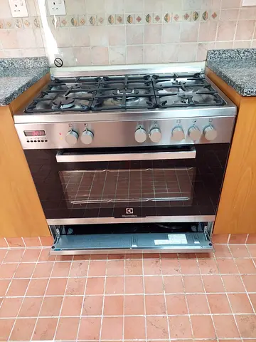 Electrolux 90 By 60 Elec Multi function Oven with Fan Top Gas Oven eletiric Houbs
