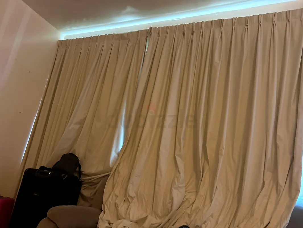 أبيع ستائر بلدي بشكل عاجل