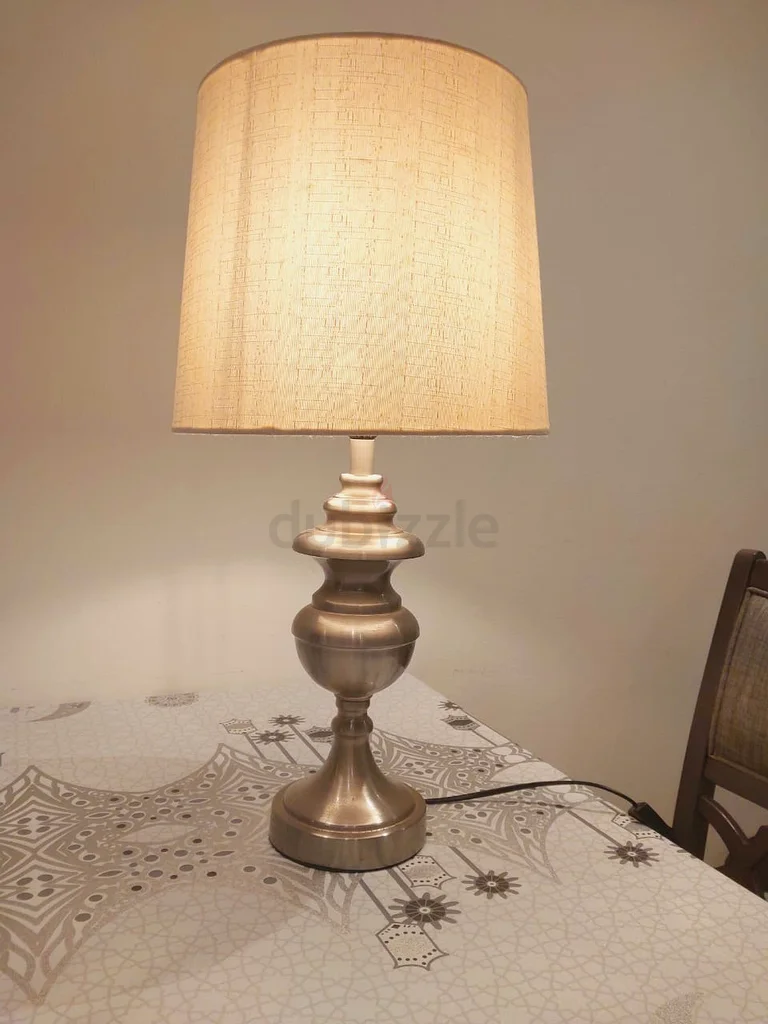 مصباح طاولة أنيق63219828569858111