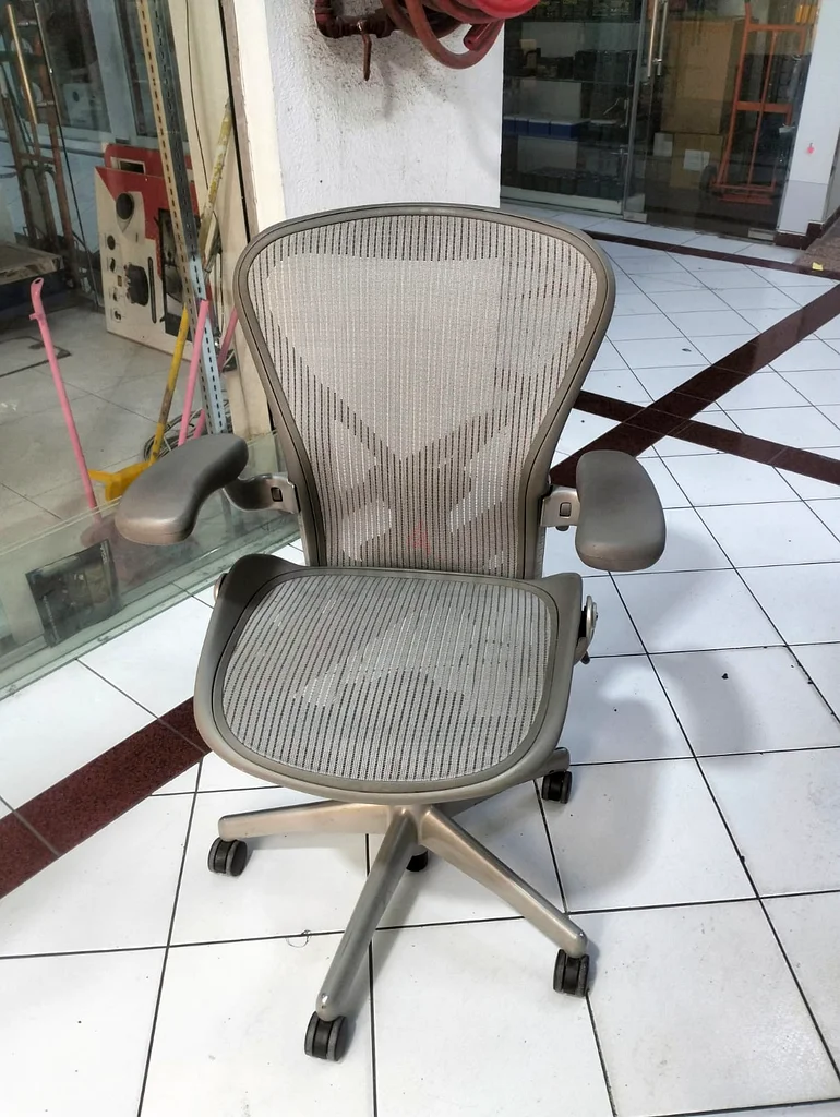 I am selling Herman Miller Aeron chair.size B63219348786819119