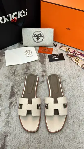 Hermes Oran Sandal ‘Cream White’