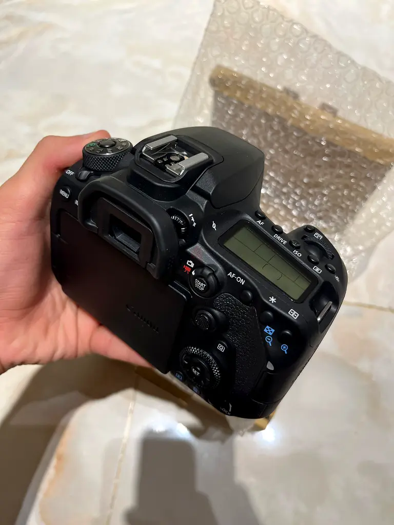 Canon 90D63233637619969115