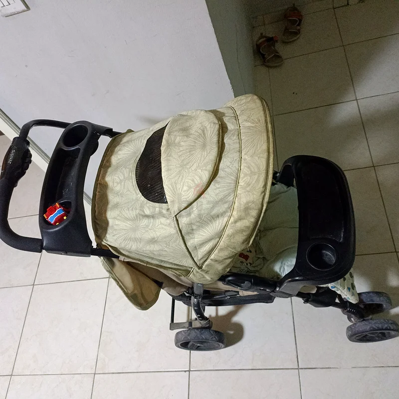 الأطفال الصغار يستخدمون عربات الأطفال بشكل قوي ولكن بشكل محدود جدًا.63174809551361113