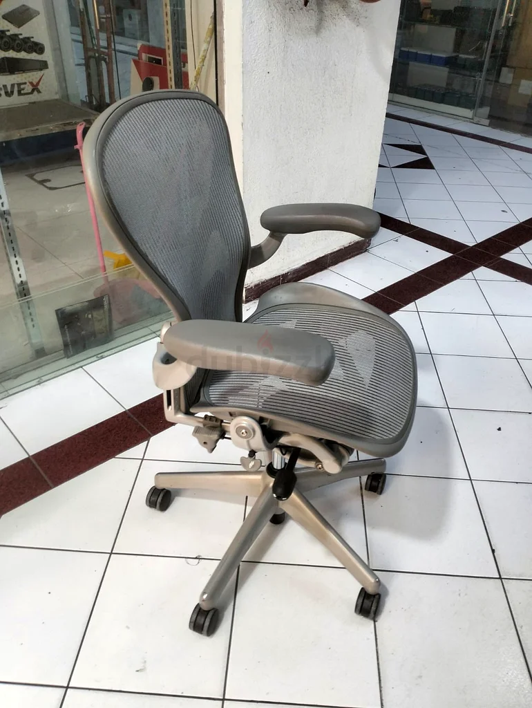 I am selling Herman Miller Aeron chair.size B63219348786819112
