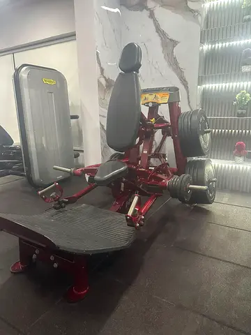 Hoist hack squat / dead lift / shrug - 8000