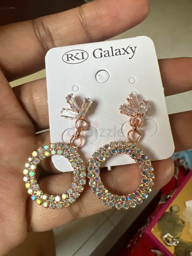 Sparkling Elegant Earrings for Every Occasion!63232158276867110