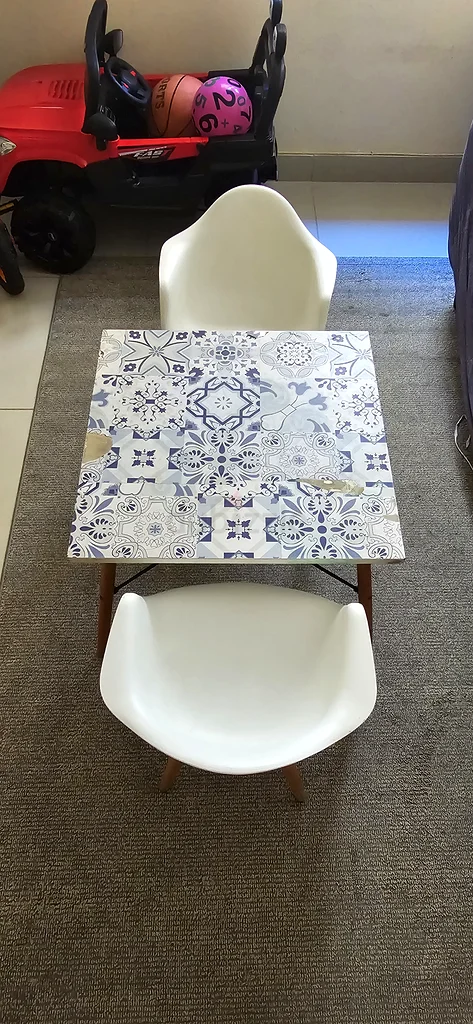 طاولة أطفال مع كرسيين632073987847691128