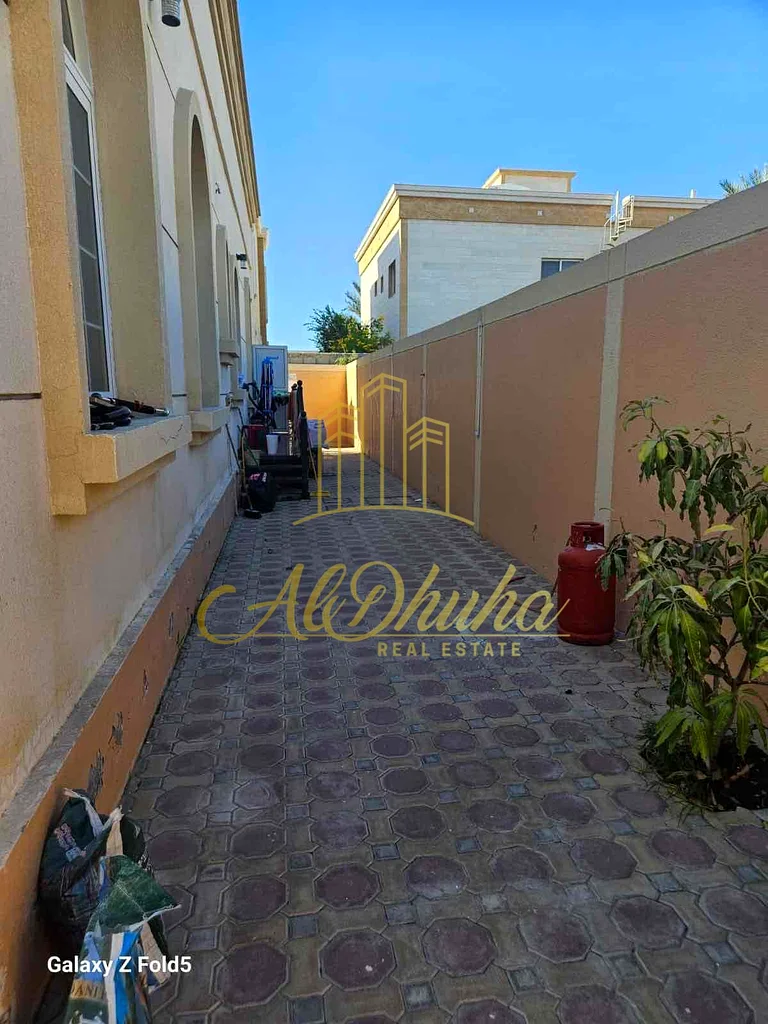 للايجار في منطقة النخيلات في الشارقة موقع مميز63300713829890113