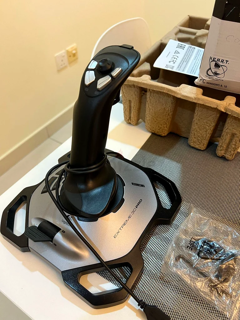 ThrustMaster Tca Sidestick Airbus Edition + Logitech Extreme 3D Pro Precision Joystick63173866595585112