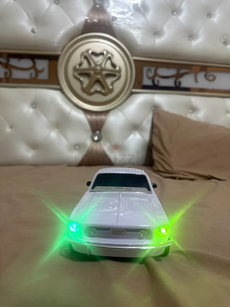 مكبّر صوت بلوتوث (سيارة كلاسيكية)63207889621250111
