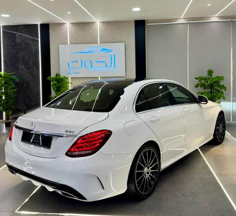 AMG MERCEDES C200 || GCC || TOP OPTIONS || RED INTERIOR || FREE ACCIDENTS || PANORAMIC62931643808385112