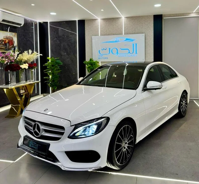 AMG MERCEDES C200 || GCC || TOP OPTIONS || RED INTERIOR || FREE ACCIDENTS || PANORAMIC62931643808385111