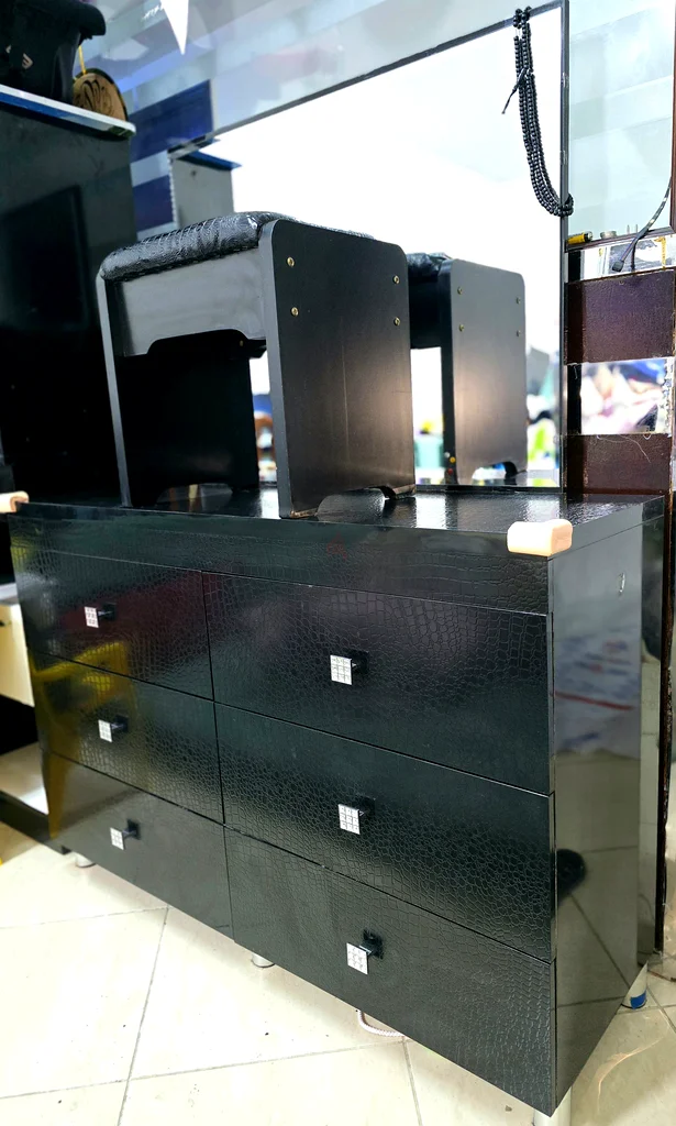 Stylish Black Dresser with Matching Stool - Perfect for Your Bedroom - 6 drawers63219337262594113