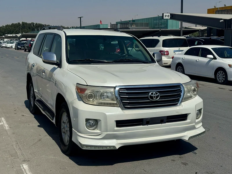 Toyota landcruiser 2010 v6 white color GCC calen car63158801831425114